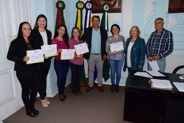 concurso-0012015-cinco-novas-professoras-sao-empossadas