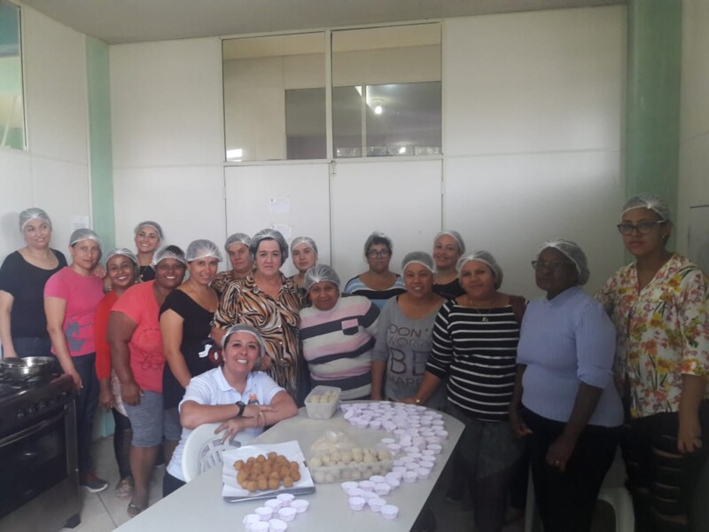 cras-prado-promove-oficina-de-salgadinhos-para-grupo-de-mulheres