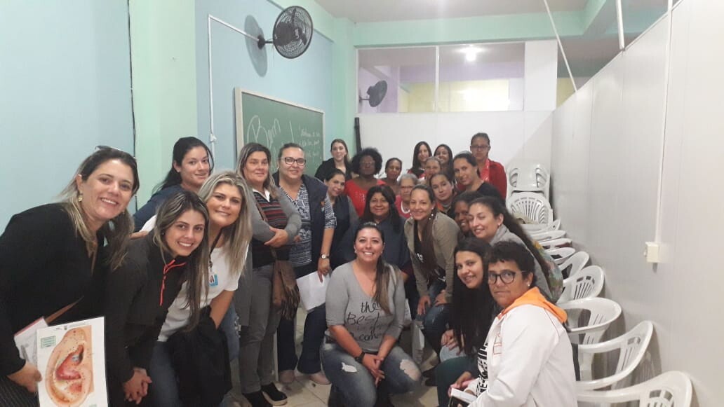 cras-prado-promove-tarde-de-beleza-para-maes