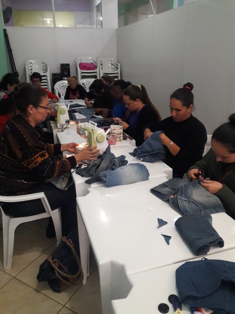 cras-prado-oferece-oficina-de-costura-para-grupo-de-mulheres