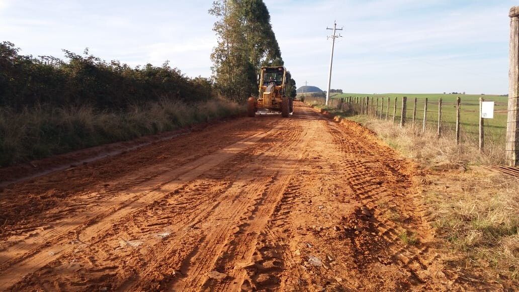 estrada-do-passo-da-cruz-comeca-a-receber-manutencao