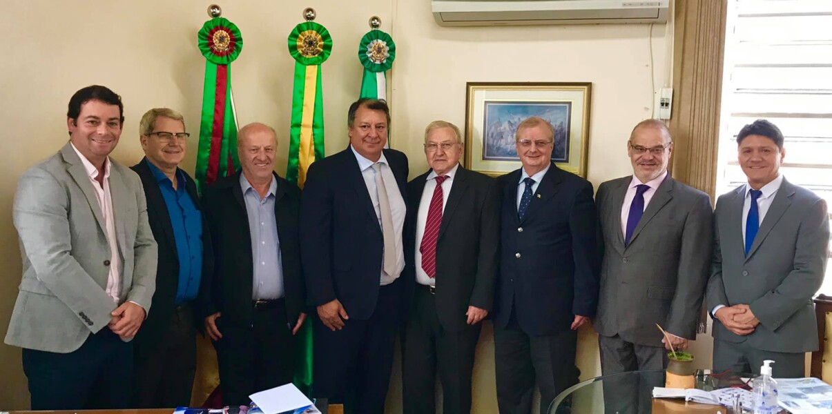 prefeito-e-secretario-prestigiam-homenagens-na-camara