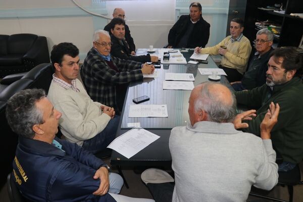 produtores-do-carcavio-comecam-a-definir-plano-de-trabalho-para-utilizar-os-r-214mil-horasmaquina-do-estado