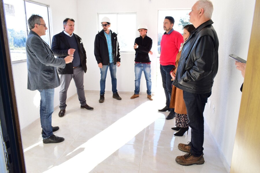 prefeito-acompanha-obras-do-residencial-manoela