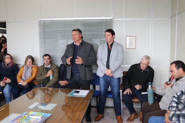 acordo-entre-executivo-e-legislativo-promovera-apoio-a-associacao-de-apicultores-e-grupo-de-cavalgadas