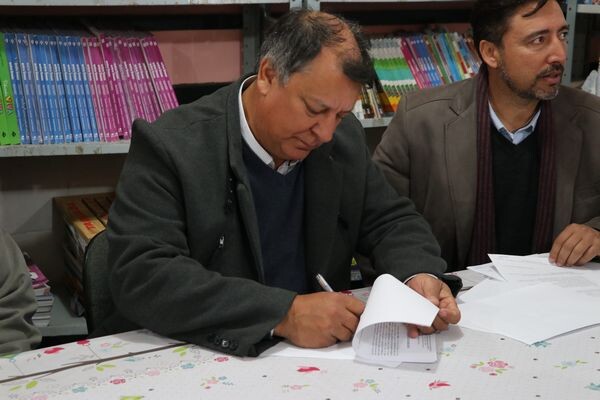 prefeito-assina-ordem-de-inicio-das-obras-da-quadra-poliesportiva-da-escola-pacheco-prates