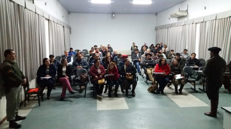 em-reuniao-comissao-define-ultimos-detalhes-para-o-desfile-de-20-de-setembro