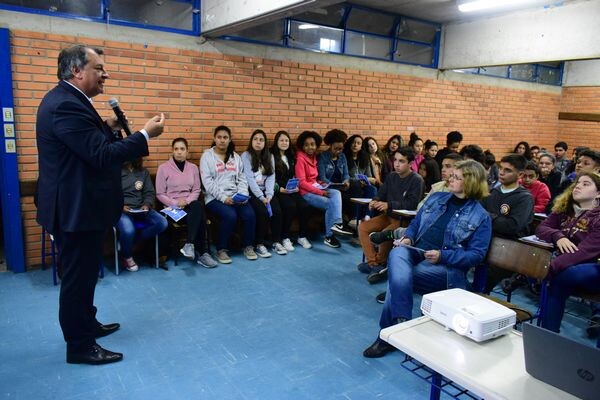 prefeito-participa-de-edicao-do-projeto-semana-dos-tres-poderes