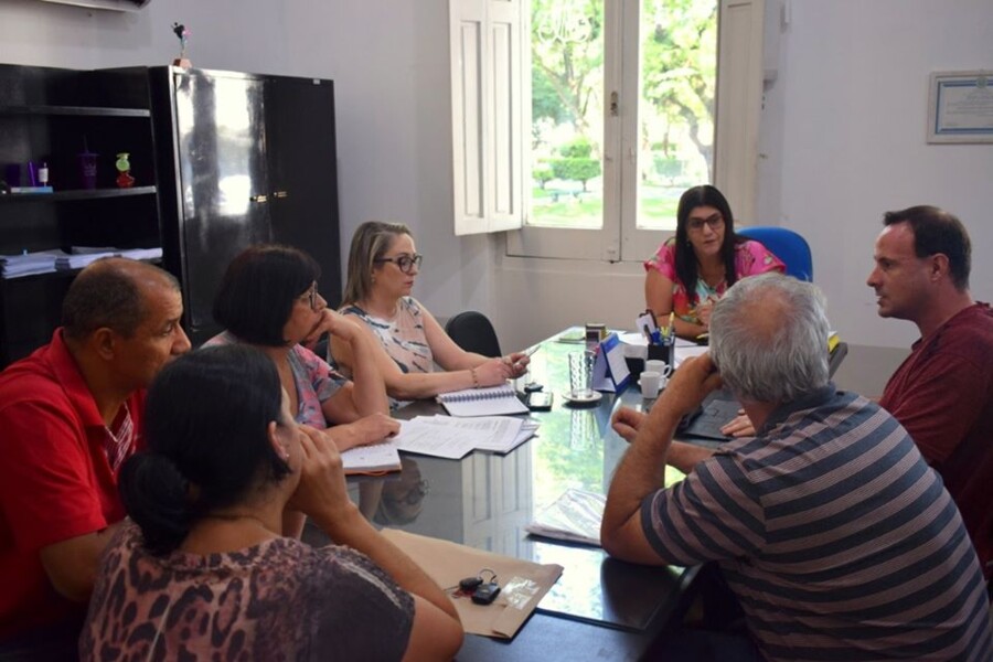 prefeita-recebe-grupo-de-professores-da-eja-da-escola-abreu-fialho