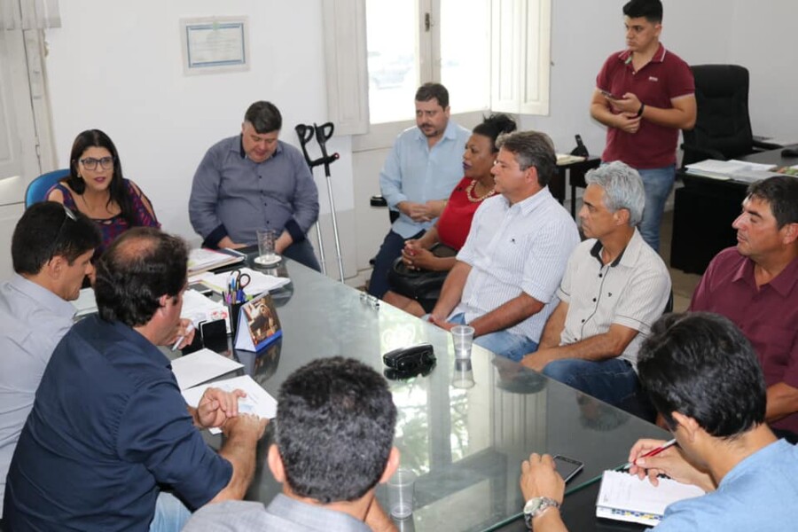 em-seu-gabinete-prefeita-recebe-vereadores