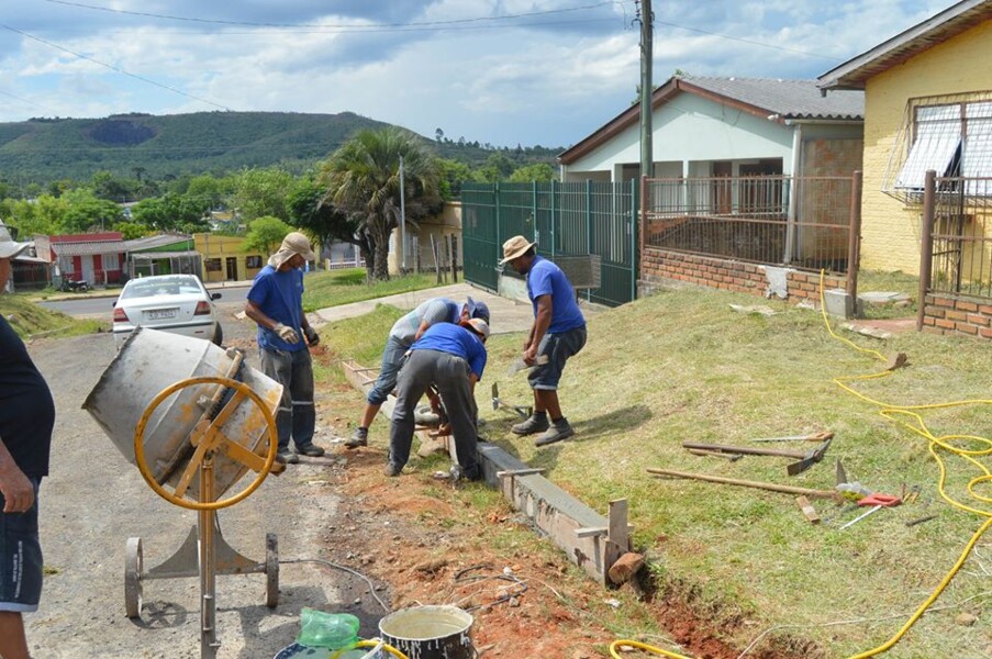 prefeitura-municipal-realiza-importante-obra-na-rua-jose-remedi