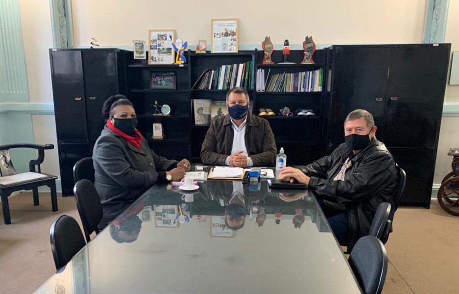 refeitorio-itinerante-e-tema-de-reuniao-com-prefeito