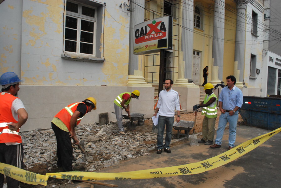 governo-municipal-inicia-obras-em-calcadas-publicas