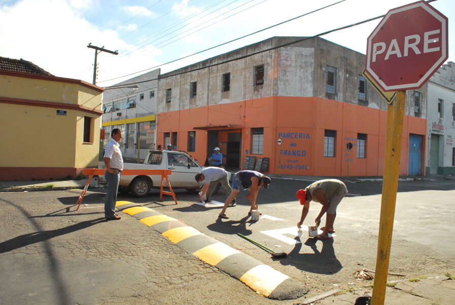 secretaria-de-transito-trasporte-e-mobilidade-urbana-melhora-sinalizacao-de-vias-do-municipio