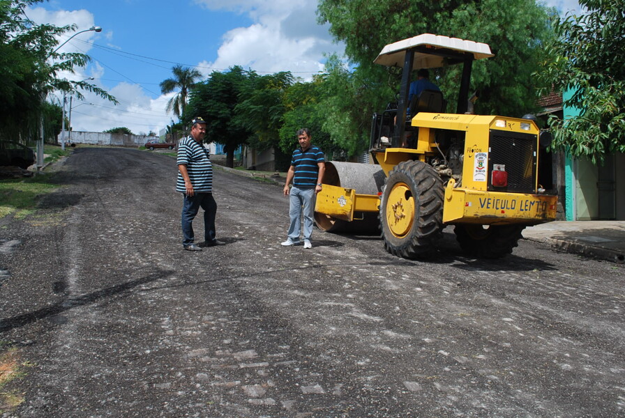 governo-municipal-realiza-recuperacao-de-via-na-zona-urbana