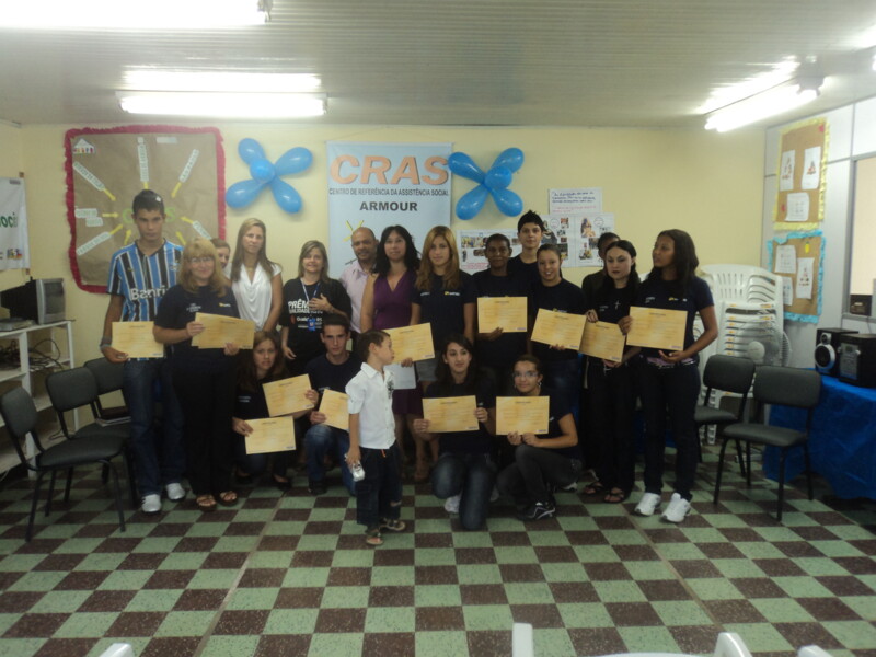 alunos-concluem-cursos-de-informatica-e-recepcionista