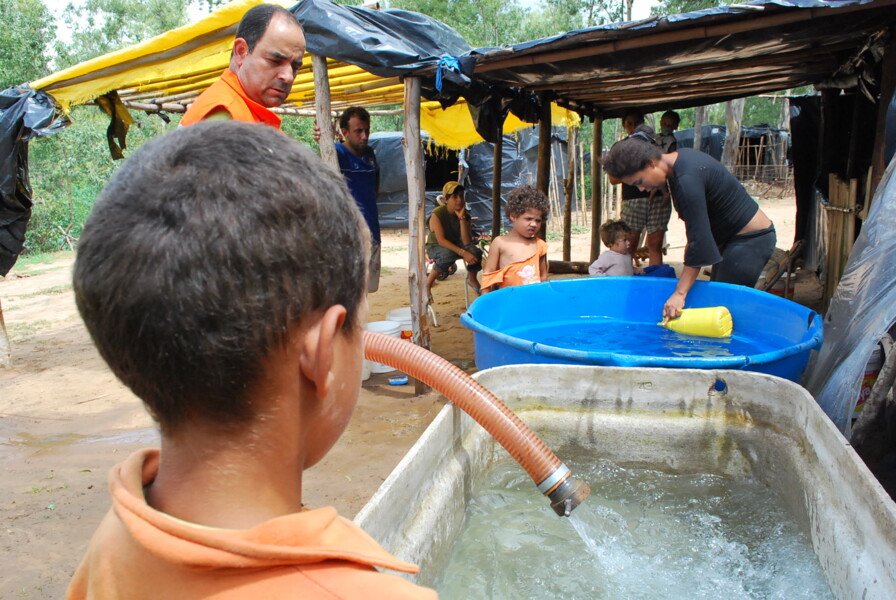 defesa-civil-municipal-faz-abastecimento-de-agua-no-assentamento-nova-esperanca