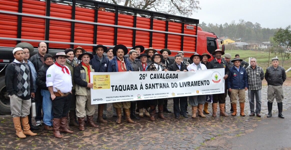 prefeito-prestigia-grupo-de-cavalgadas