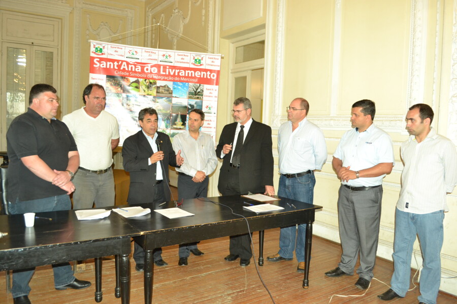 prefeitura-e-caixa-federal-assinam-contratos