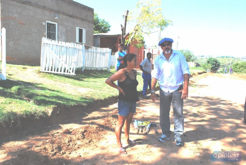 secretaria-de-obras-inicia-construcao-de-meio-fio-no-bairro-armour