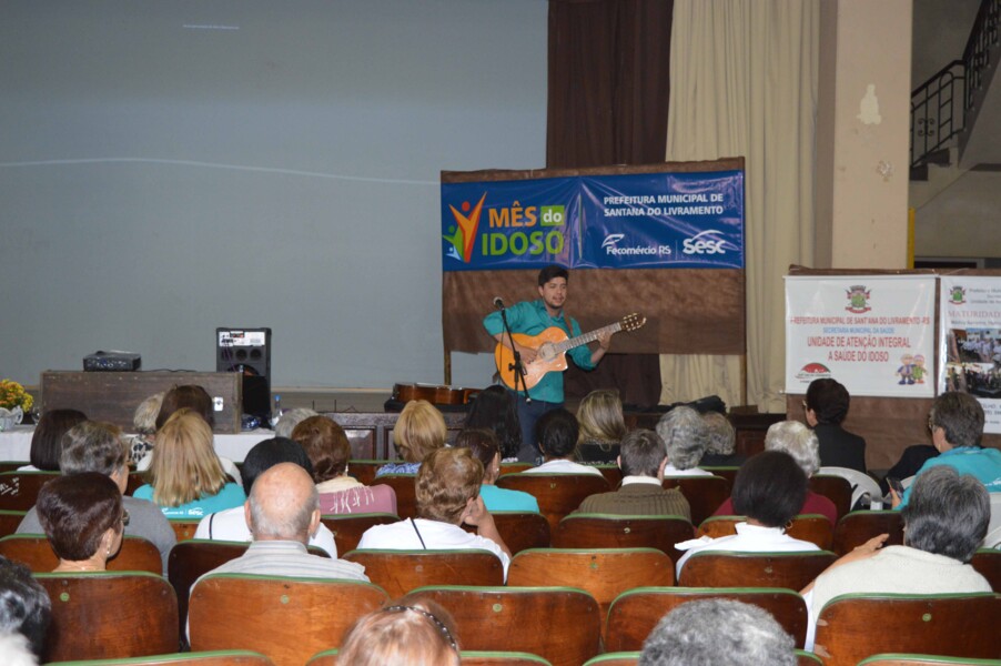 palestra-sobre-musicalidade-na-terceira-idade-da-inicio-a-semana-do-idoso-2015