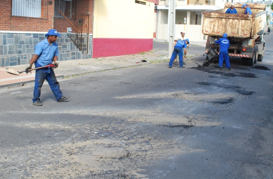 secretaria-de-obras-realiza-operacao-tapa-buracos