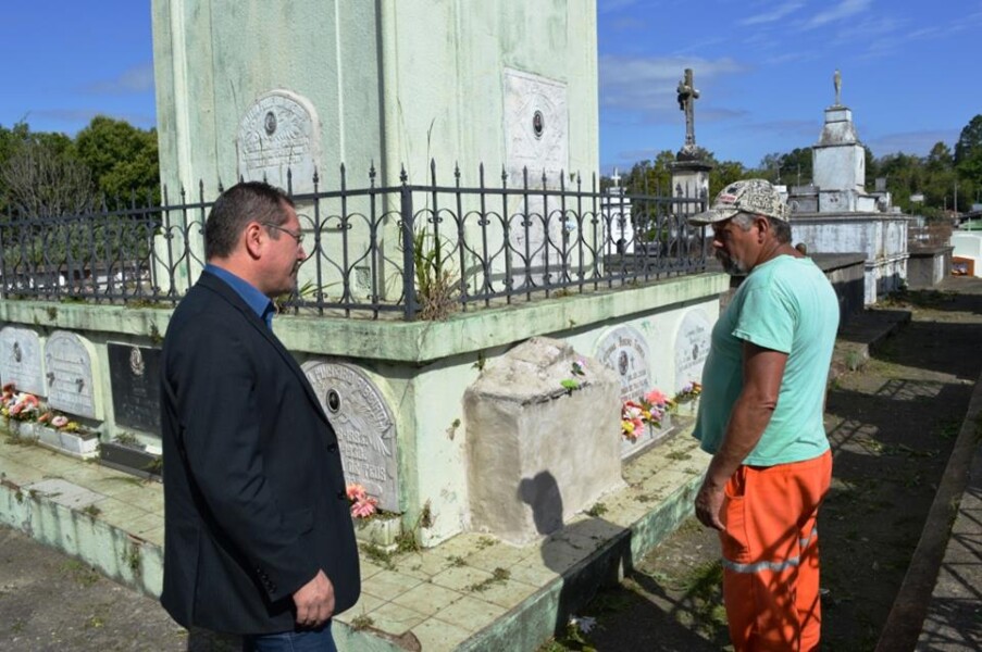 prefeito-vistoria-melhorias-no-cemiterio-publico-municipal