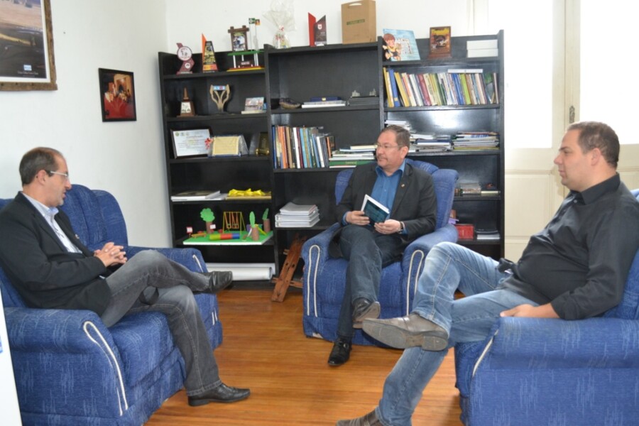 prefeito-recebe-visita-do-diretor-da-uninter-que-se-instalara-em-livramento-em-breve