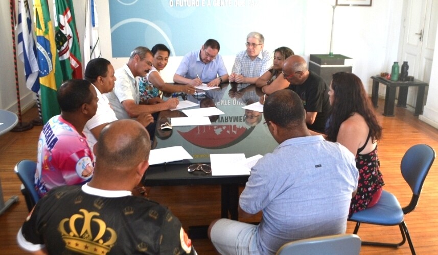 em-comum-acordo-carnavalescos-liesa-e-executivo-cancelam-desfile-das-escolas-de-samba-mas-mantem-carnaval-2016