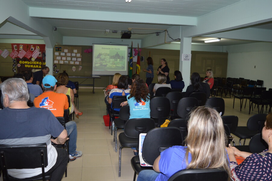 secretaria-municipal-de-saude-promove-encontro-de-avaliacao-com-as-equipes-de-estrategia-da-familia