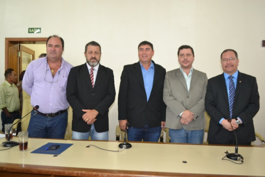 prefeito-prestigia-posse-da-nova-mesa-diretora-da-camara