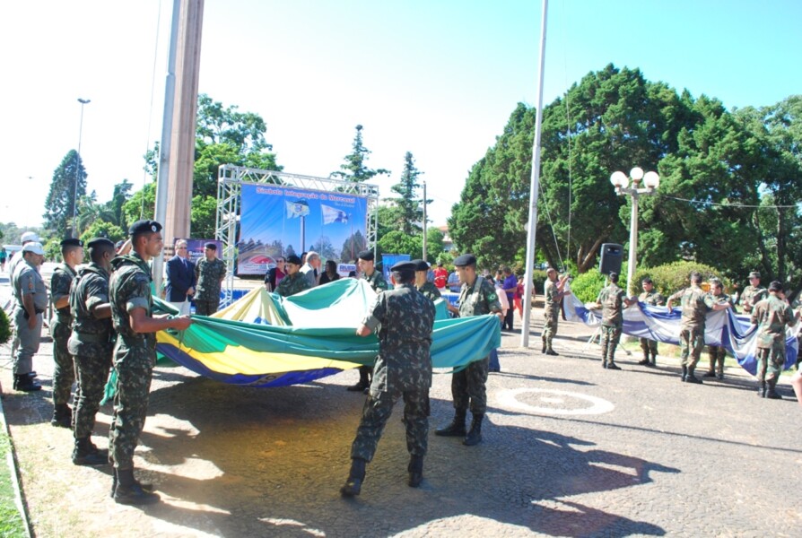 prefeitura-e-intendencia-convidam-para-cerimonia-de-troca-de-bandeiras-do-parque-internacional