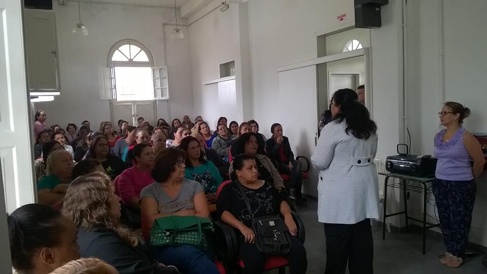 secretaria-municipal-de-educacao-promove-capacitacao-de-manipuladores-de-alimentos-e-serventes