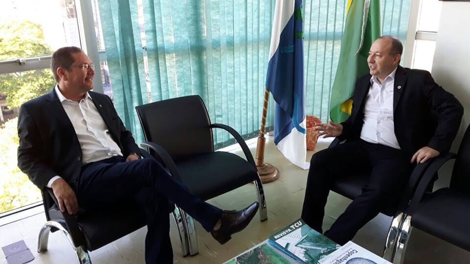 prefeito-recebe-doacao-de-madeira-nobre-do-ibama-para-recuperacao-de-pontes