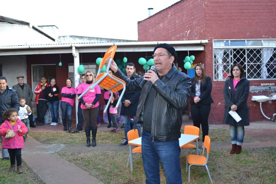prefeito-glauber-lima-entrega-novo-mobiliario-durante-festa-de-1-ano-da-emei-corujinha
