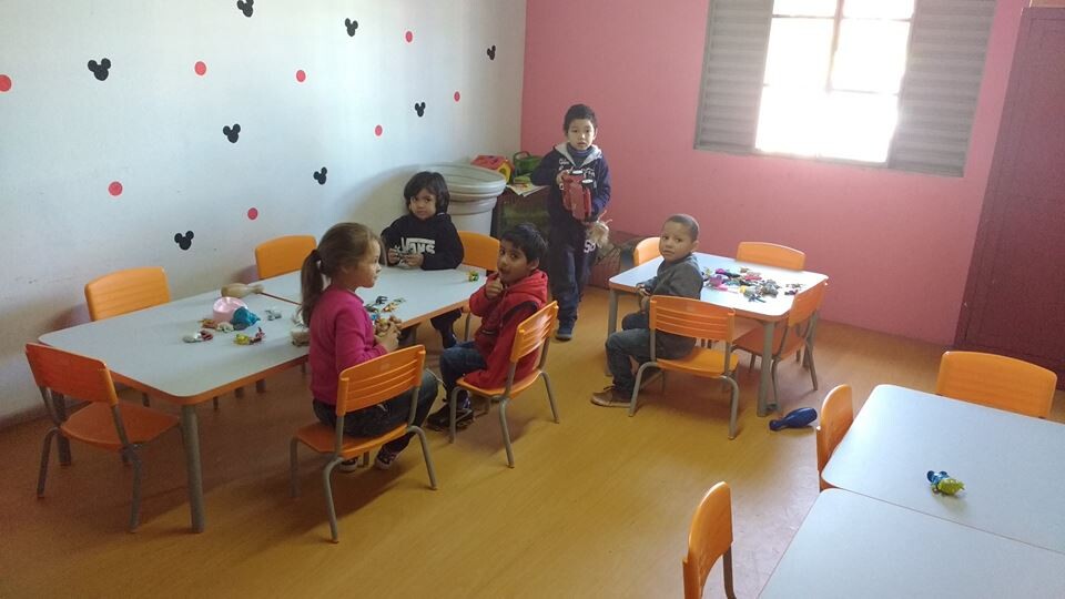 prefeitura-municipal-realiza-entrega-de-mobiliario-a-mais-uma-escola-de-educacao-infantil