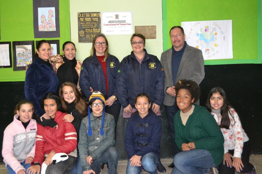 prefeito-prestigia-aniversario-de-77-anos-da-escola-pacheco-prates