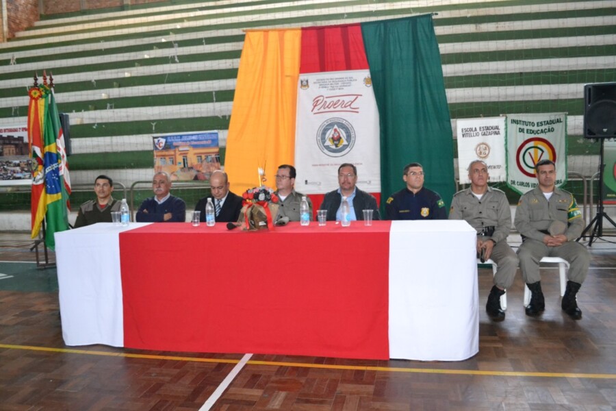 prefeito-participa-da-formatura-de-700-alunos-do-proerd