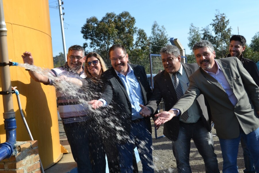 prefeito-inaugura-sistema-floresta-que-beneficiara-moradores-de-tres-bairros