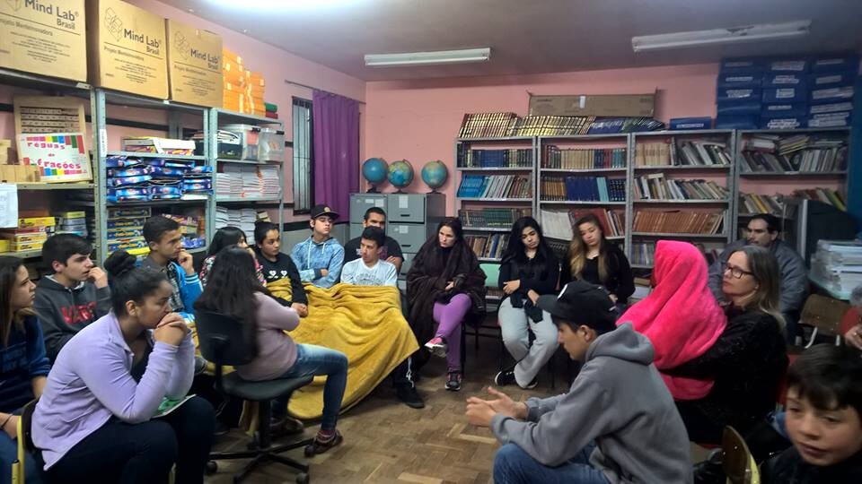 escola-municipal-pacheco-prates-realiza-noite-na-biblioteca