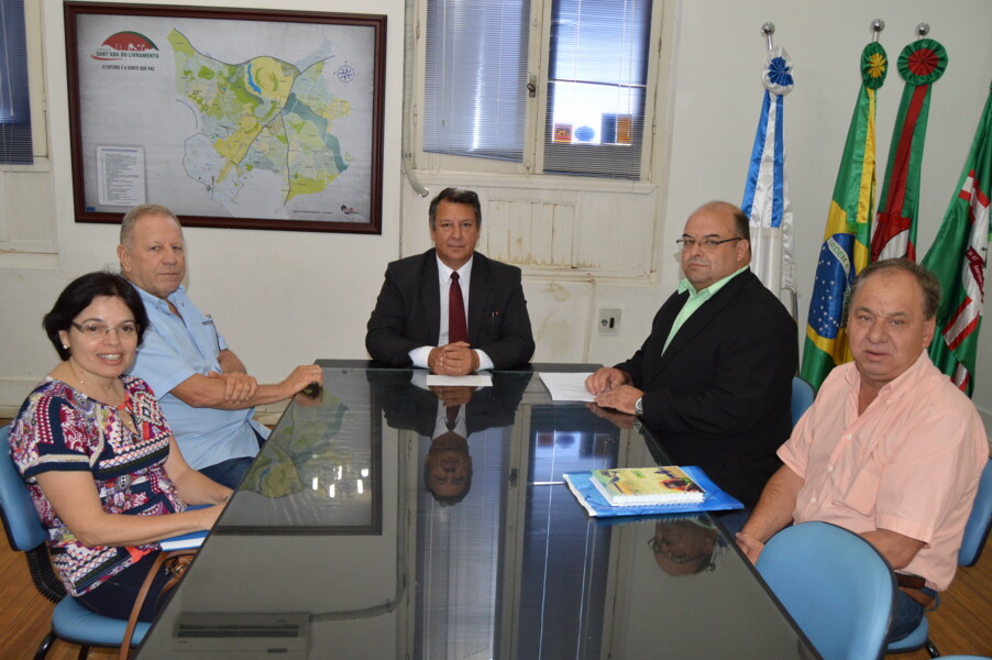 prefeito-recebe-representantes-do-iraja-ac