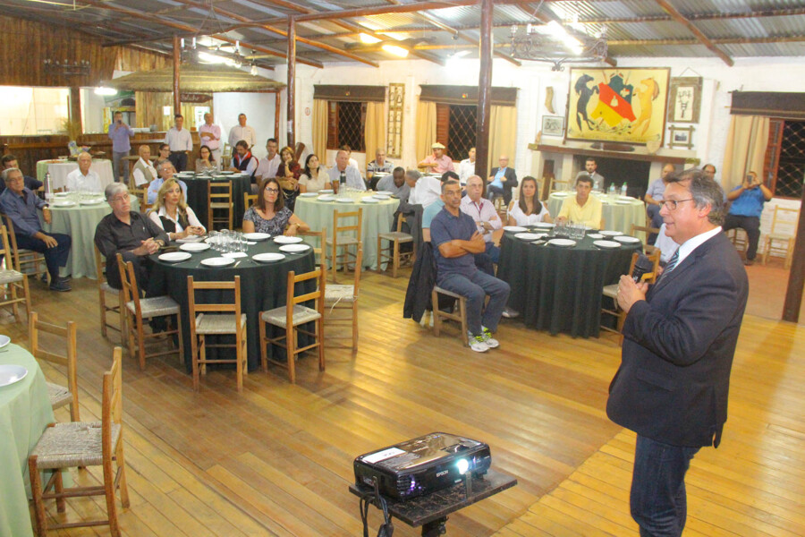 projeto-de-geracao-de-energia-eolica-e-apresentado-ao-prefeito-ico-charopen