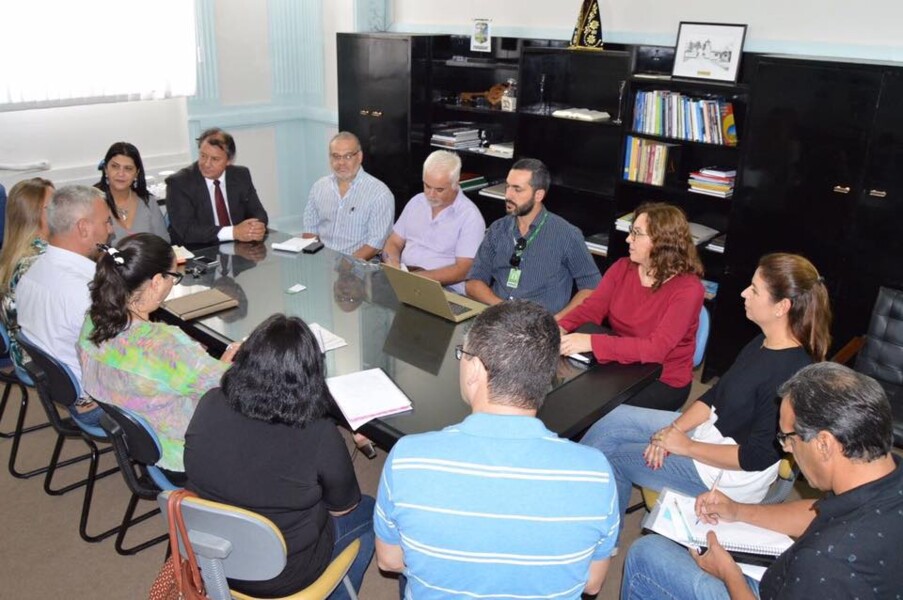 fim-da-tarde-de-reuniao-com-universidades