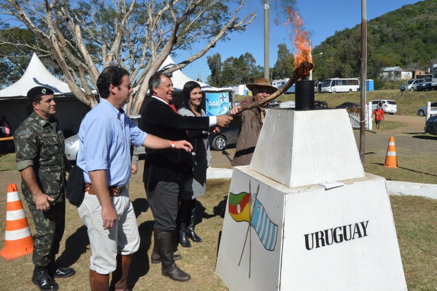 prefeito-e-vice-participam-da-abertura-da-35-campereada-internacional