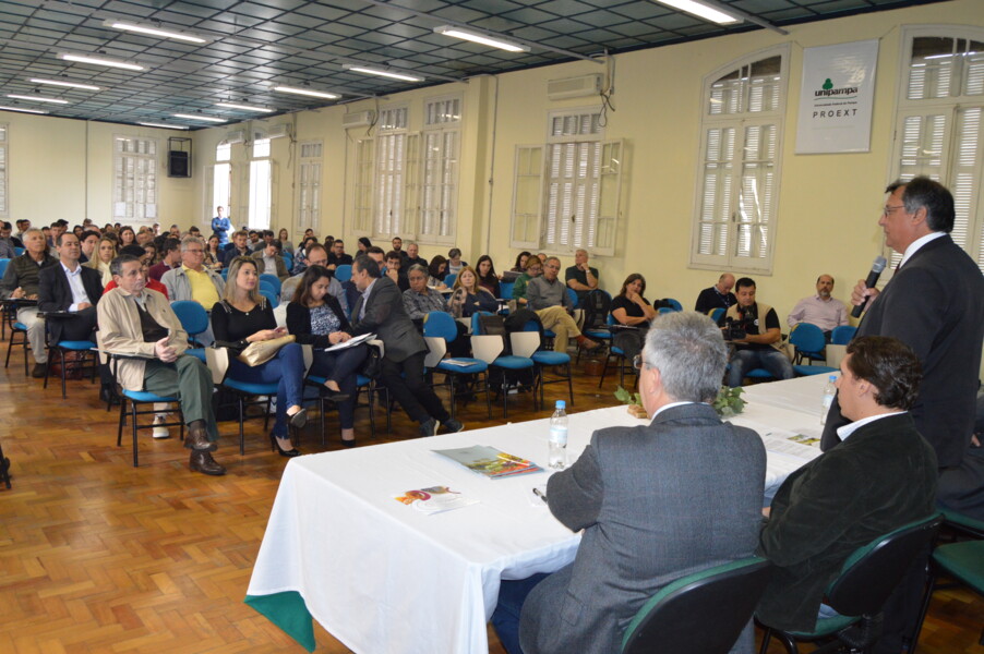 prefeito-participa-da-abertura-do-1-simposio-de-viticultura-e-enologia