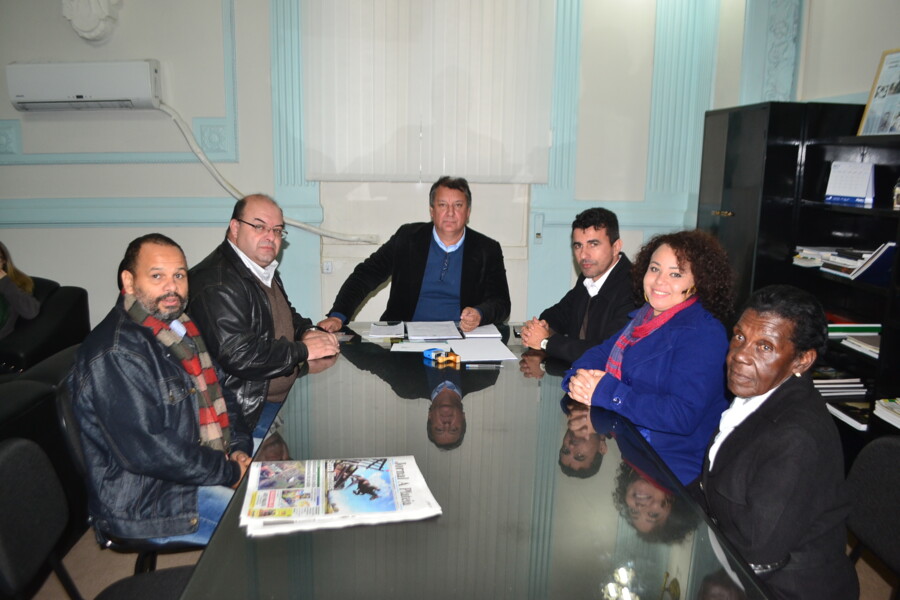 prefeito-acompanha-apresentacao-de-projeto-cultural-internacional