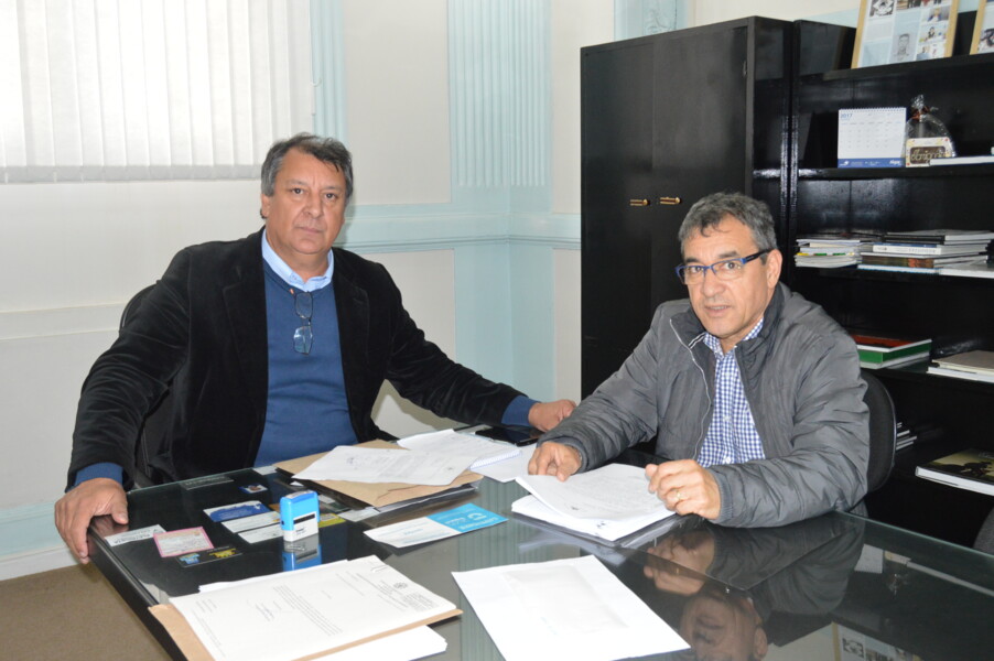 diretor-da-santa-casa-entrega-documentacoes-da-cpi-ao-prefeito