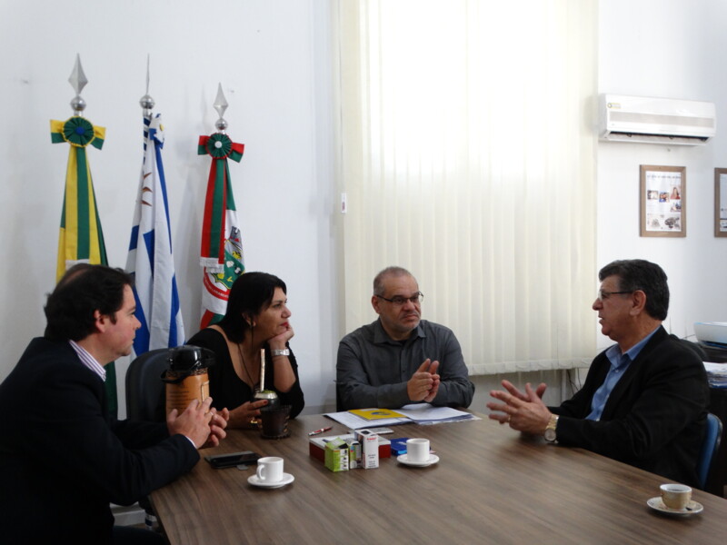 deputado-confirma-apoio-para-retomada-da-energia-eolica-no-municipio