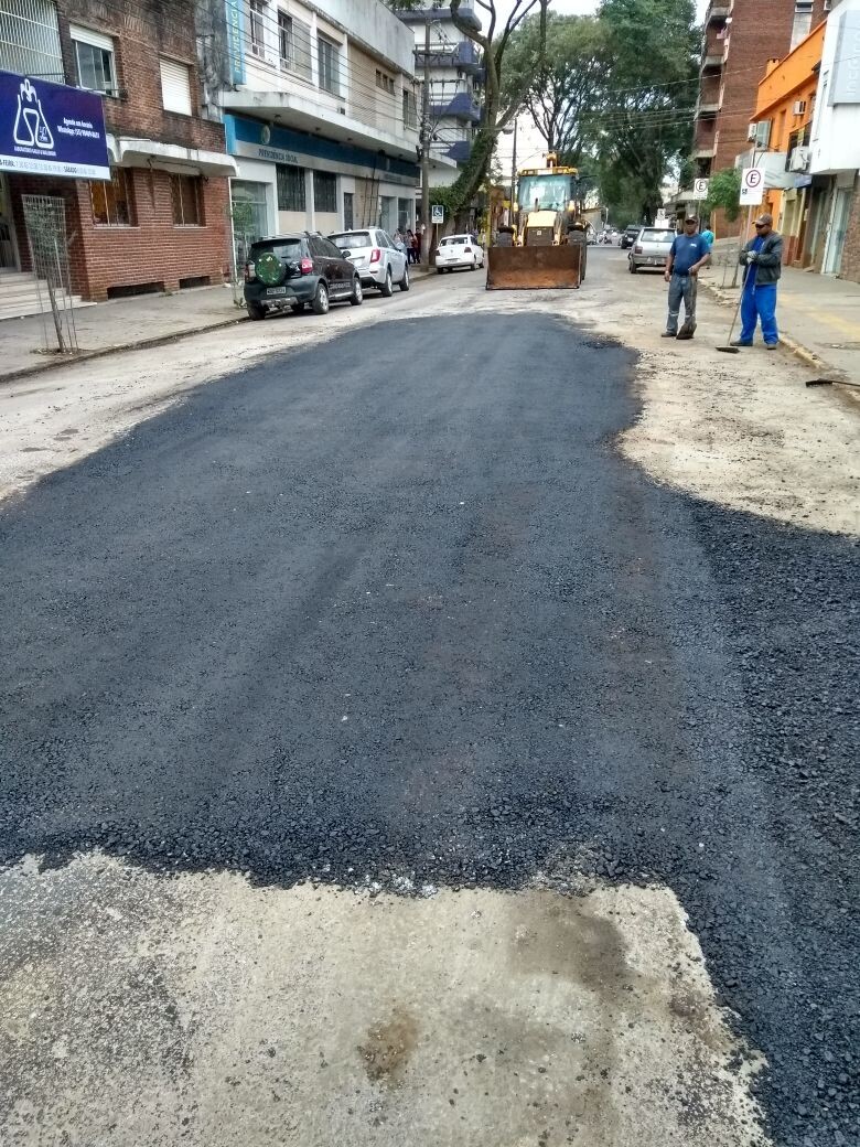 secretaria-de-obras-atua-na-recuperacao-da-rua-silveira-martins