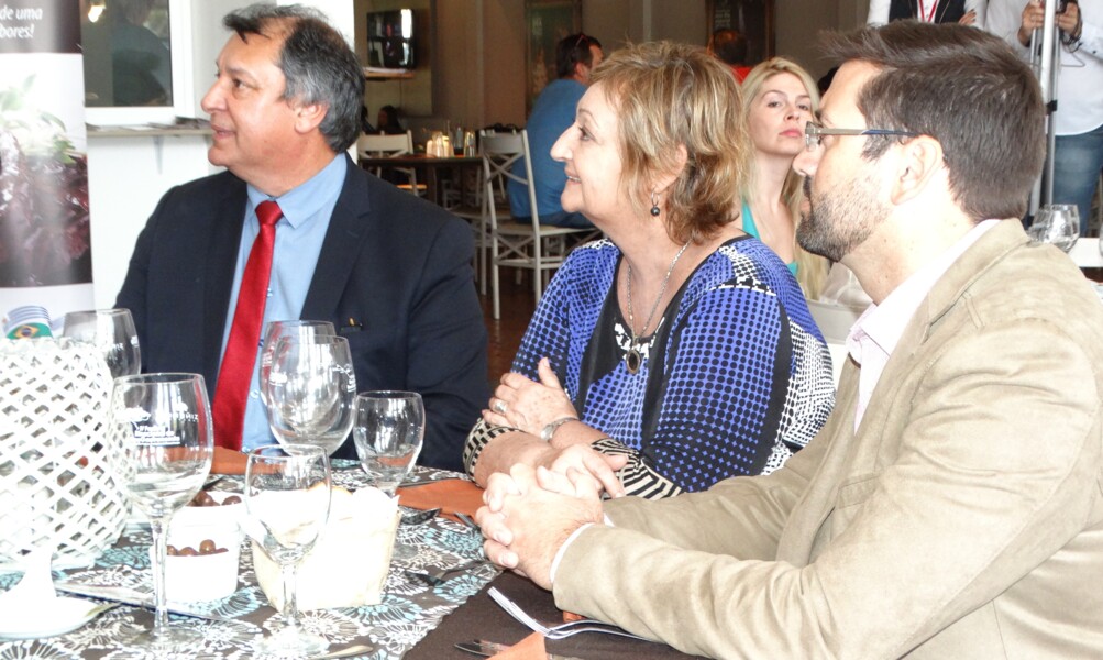 ministra-de-turismo-do-uruguai-participa-de-almoco-de-integracao-no-festival-binacional-de-enogastronomia